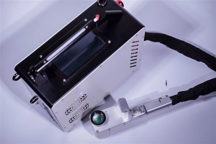 Backpack Laser Cleaning Machine For Paint Stripping From Aluminum